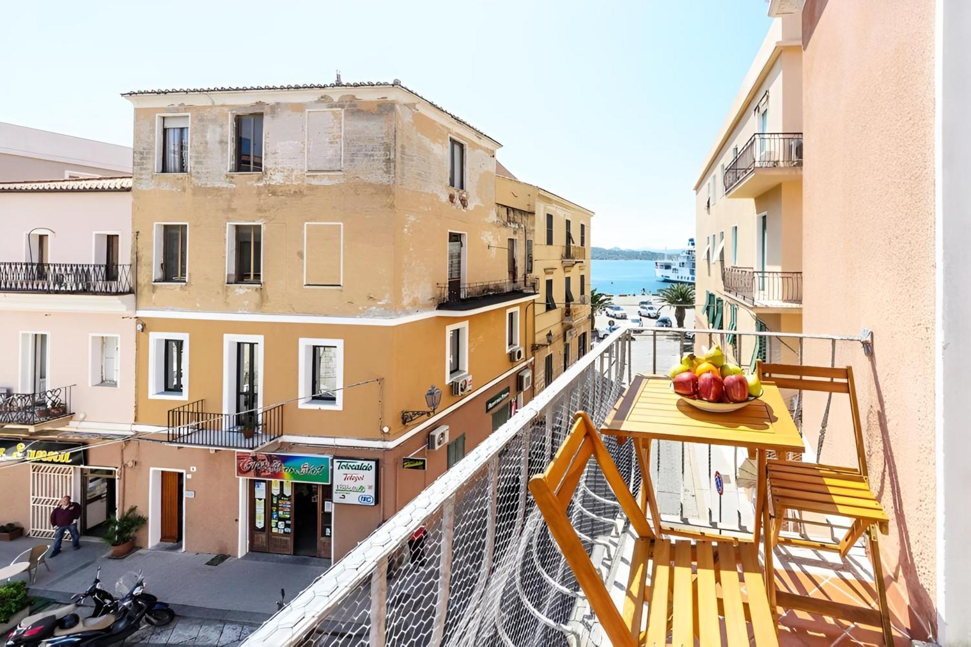 Splendido Appartamento In Pieno Centro Dell'Isola La Maddalena  Ngoại thất bức ảnh